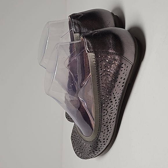 Vionic Metallic Flats - Picture 8 of 14